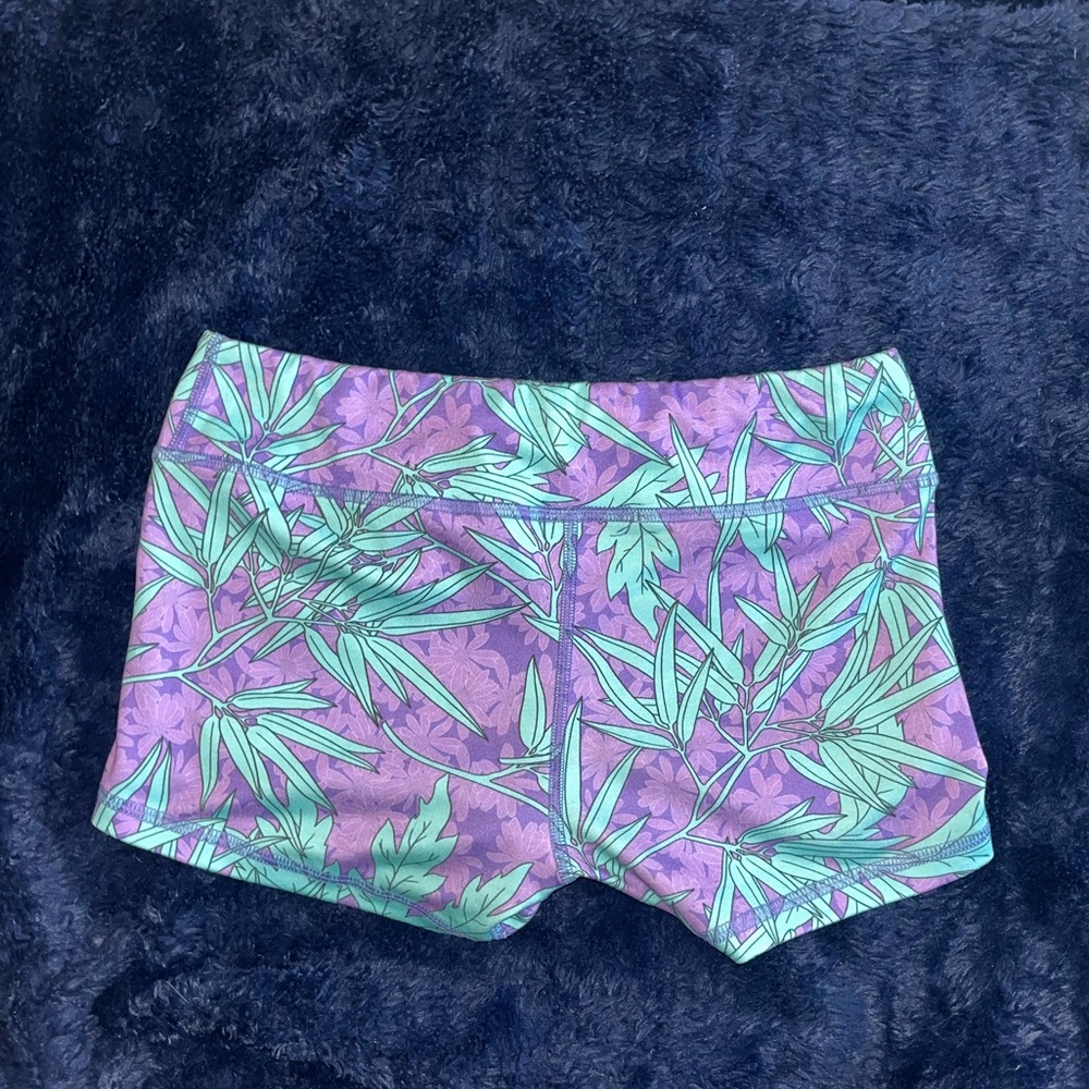Beautiful Fleo shorts. Size small, smoke free home. 3.25 inseam.